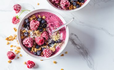Berry,Smoothie,Bowl,With,Granola,,Coconut,And,Hemp,Seeds,,White