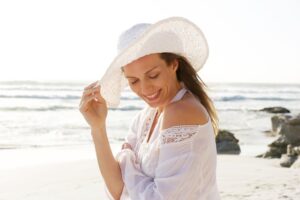 Close,Up,Portrait,Of,A,Smiling,Older,Woman,With,Hat