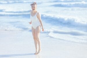 γυναίκα καλοκαίρι παραλία εμμηνόπαυση γυναίκα καλοκαίρι παραλία εμμηνόπαυση