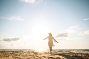 Beautiful,Woman,In,Hat,And,Sunglasses,Walking,On,Sandy,Beach Beautiful,Woman,In,Hat,And,Sunglasses,Walking,On,Sandy,Beach